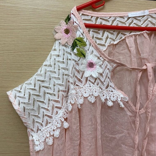 Blouse XL new, pink with lace and embroidery