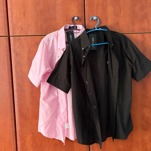 The Laki short-sleeve shirts new with tags, pack of 2, black and pink, XL fit
