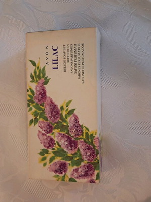 Vintage Avon soaps new, in excellent condition from 1972