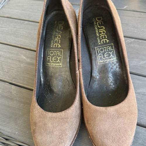 Desiree suede leather pumps size 37, like new, brown