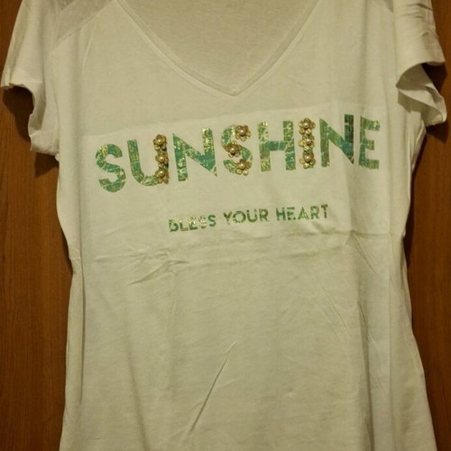Lynne T-shirt like new, white with tulle and subtle print