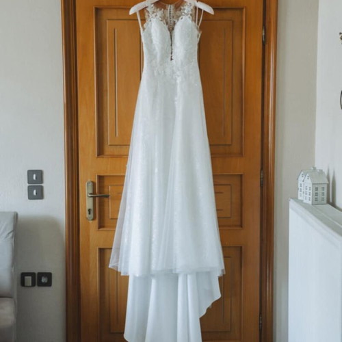 Justin Alexander wedding dress like new, size US 8, minor alterations