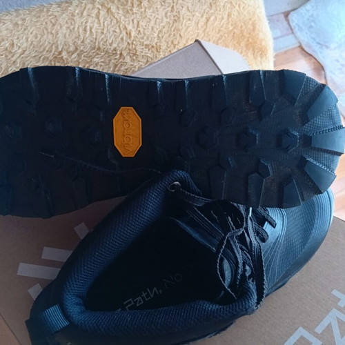 NNormal Tomir 2.0 boots like new, size 44, black