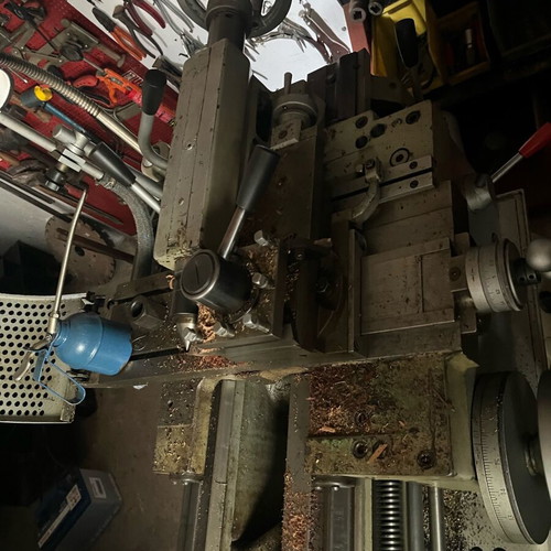 Metal lathe like new with milling head and cooling system