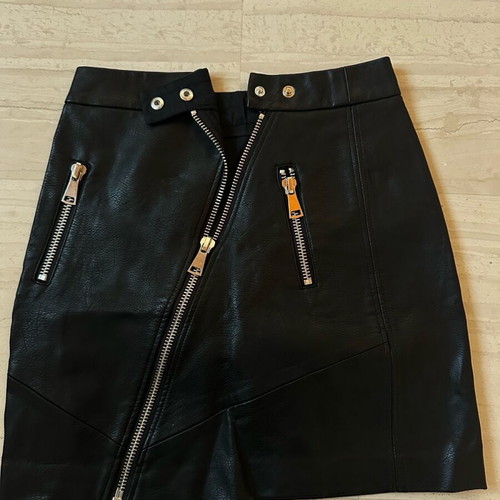 Black leather skirt Stradivarius like new with asymmetrical zipper