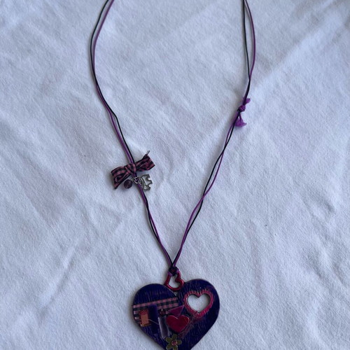 Girls' necklace like new, purple with heart
