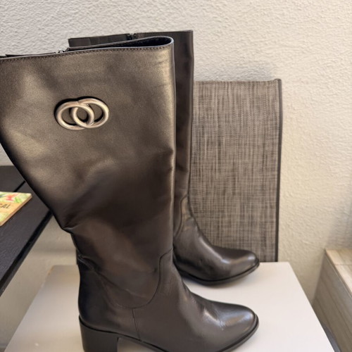 Leather boots size 40 new, black