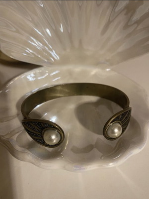 Zara bracelet cuff used with pearls gold color