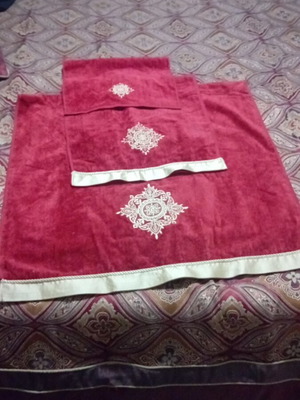 Towel set for bath like new for decoration
