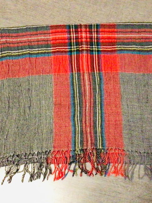 Scarf shawl like new, gray and red