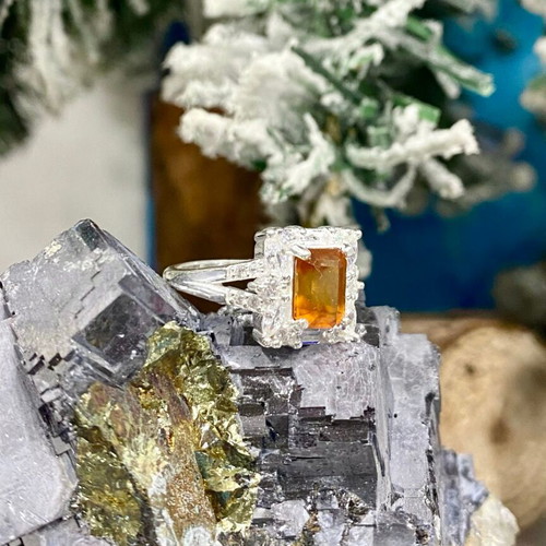 Handmade silver ring with natural fanta garnet and moissanite
