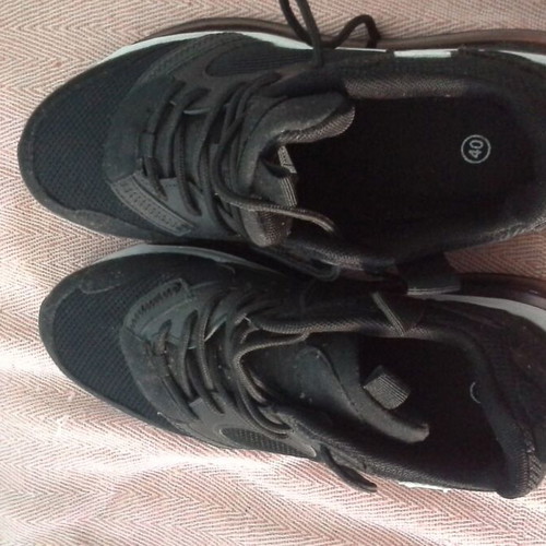 Athletic shoes like new, size 40, black