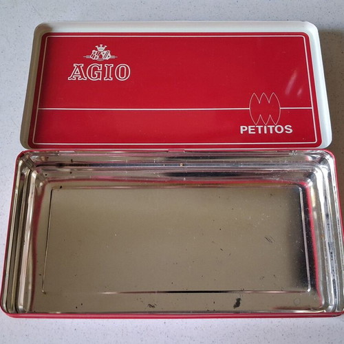 Agio Petitos metal cigar box, made in Holland, collectible