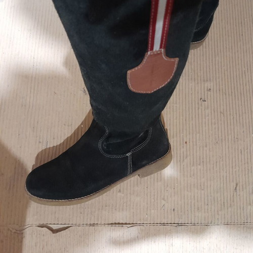Black suede boots tall like new, size 38