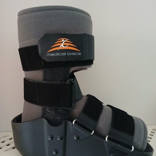 Walker Ankle Brace Medium size, like new