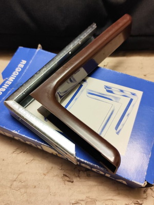 Shelf brackets new heavy-duty with brown cover 16x24 cm