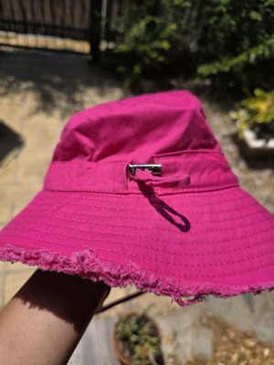 Καπέλο Jacquemus έντονου ροζ χρώματος, καινούργιο