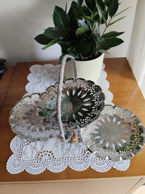 Vintage silver-plated serving trays like new, flower-shaped with embossed handle