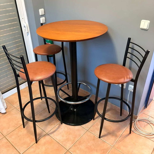Bar table set with 3 stools like new