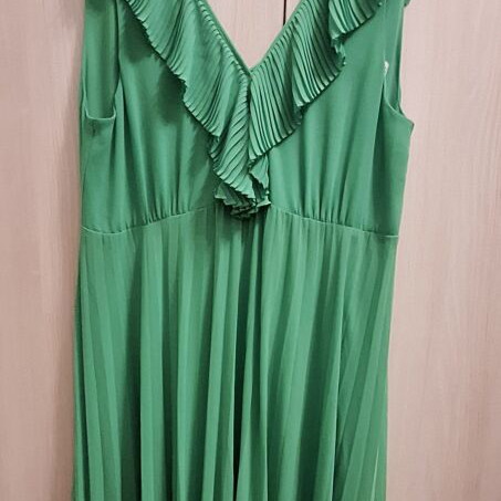 Zara green maxi dress like new, neckline closed
