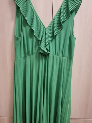 Zara green maxi dress like new, neckline closed
