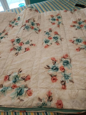 SB Home thick quilt like new 190x220