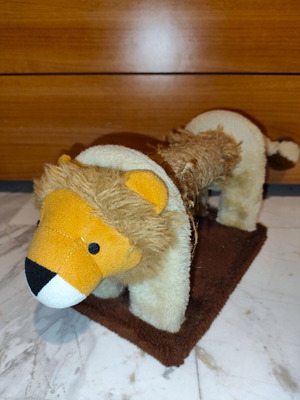 Scratch post used with sisal