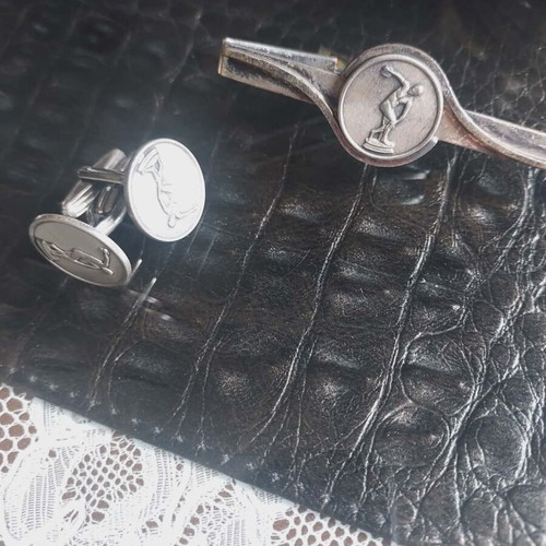 Set of cufflinks and tie clip with Discobolus of Myron theme like new