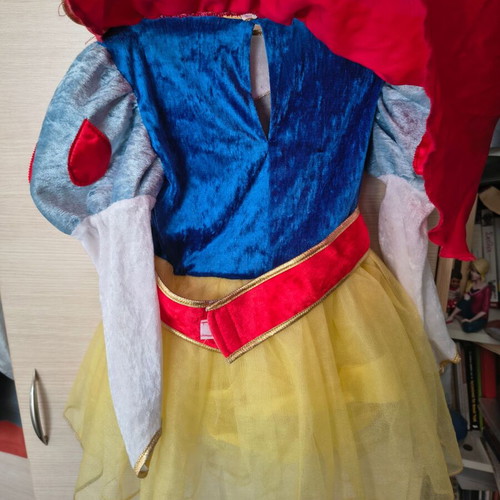 Snow White costume size 6 like new