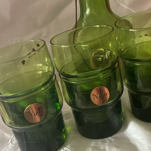 Italian set green bottle and 8 wine glasses new