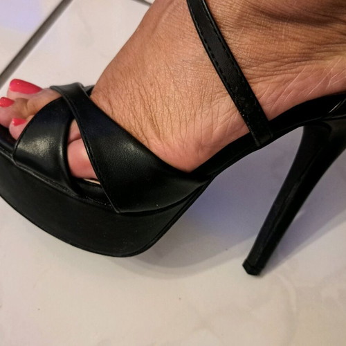 Black high-heeled sandals like new, size 36