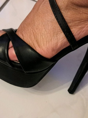Black high-heeled sandals like new, size 36