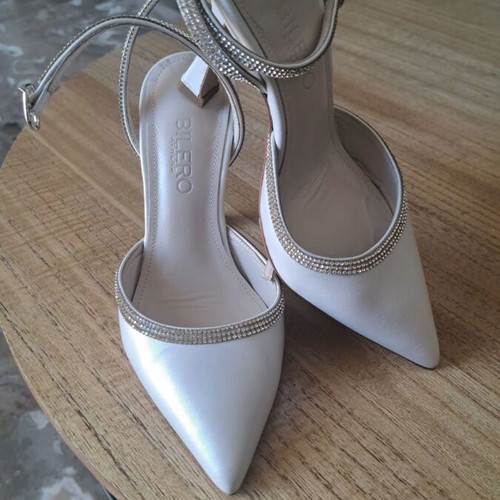 Bilero bridal shoes like new, ivory leather with rhinestones, size 35
