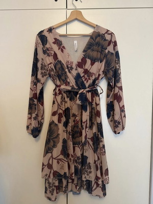 Dress new, beige and blue, one size, comfortable fit