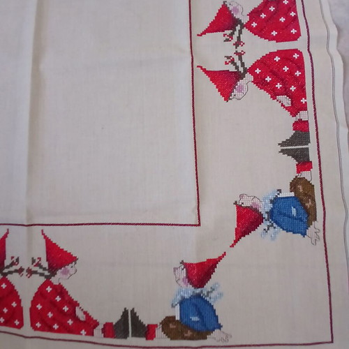 Handmade embroidery 70×70 cm