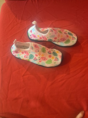 Girls' beach shoes size 32-33 with flamingo and tropical fruit design, like new