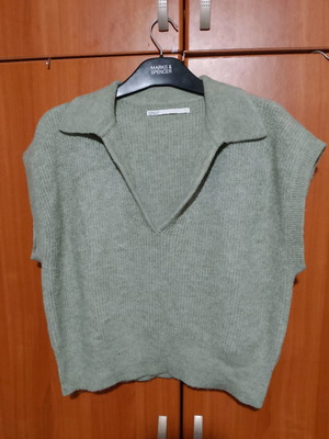 Only vest like new, beige and green, loose fit