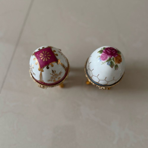 Limoge Porcelain decorative eggs like new, Gold 22K