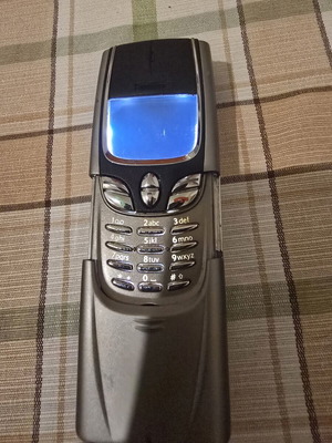 Nokia 8850 μεταχειρισμένο χωρίς καπάκι πίσω για ανταλλακτικά ή επισκευή, ασημί