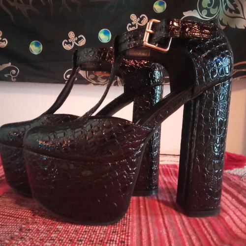 Crocodile Black Platform Heels Size 37 Like New