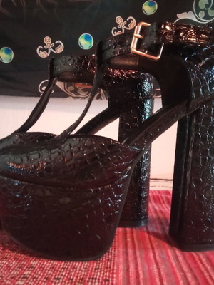 Crocodile Black Platform Heels Size 37 Like New