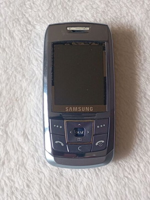 Κινητό τηλέφωνο Samsung SGH-E250i μεταχειρισμένο, μη λειτουργικό για ανταλλακτικά