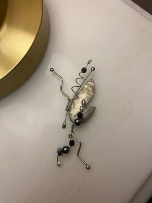 Pin with unique design new, silver