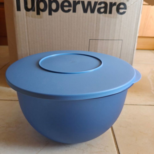 Tupperware bowl with lid 4.3l new
