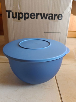 Tupperware bowl with lid 4.3l new