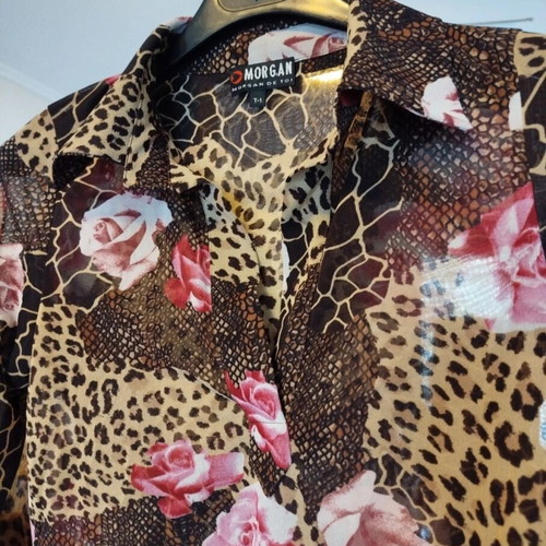 Morgan shirt with animal print and pink roses