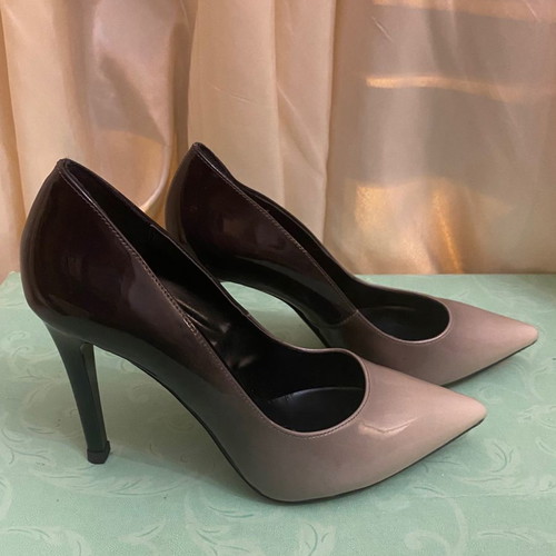 Two-tone pumps size 38 used, 9cm heel, patent leather