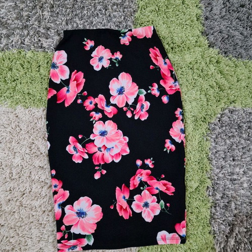 New Look London pencil skirt new, black with pink floral, size S