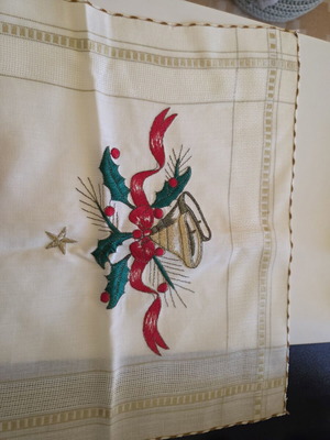 Christmas Embroidered Table Runner like new, 90×43 cm, ecru gold