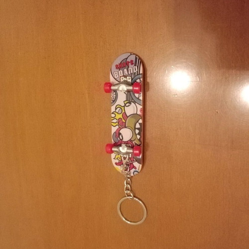 Skateboard keychain new, set of 5 different styles